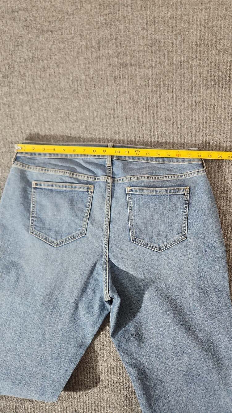 Old Navy Boyfriend Mid-Rise Light Wash Denim Jeans Size 14 Regular - Picture 7 of 12